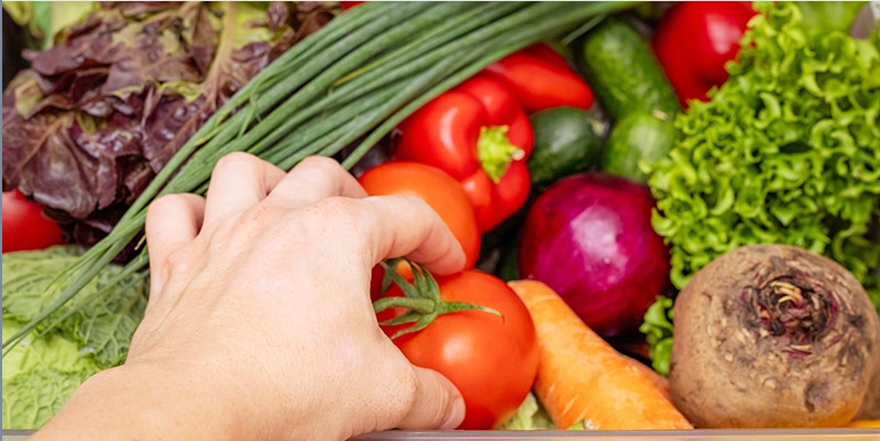 Amplio cajón de frutas y verduras